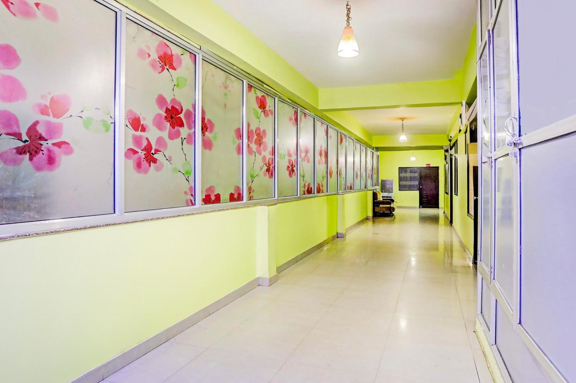 Super Hotel O Hyderabad Gate Iit Bhu Kakarmatha Bagian luar foto